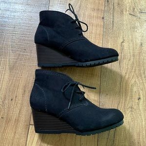 Time and Tru Women’s Wedge Booties Size 7.5
